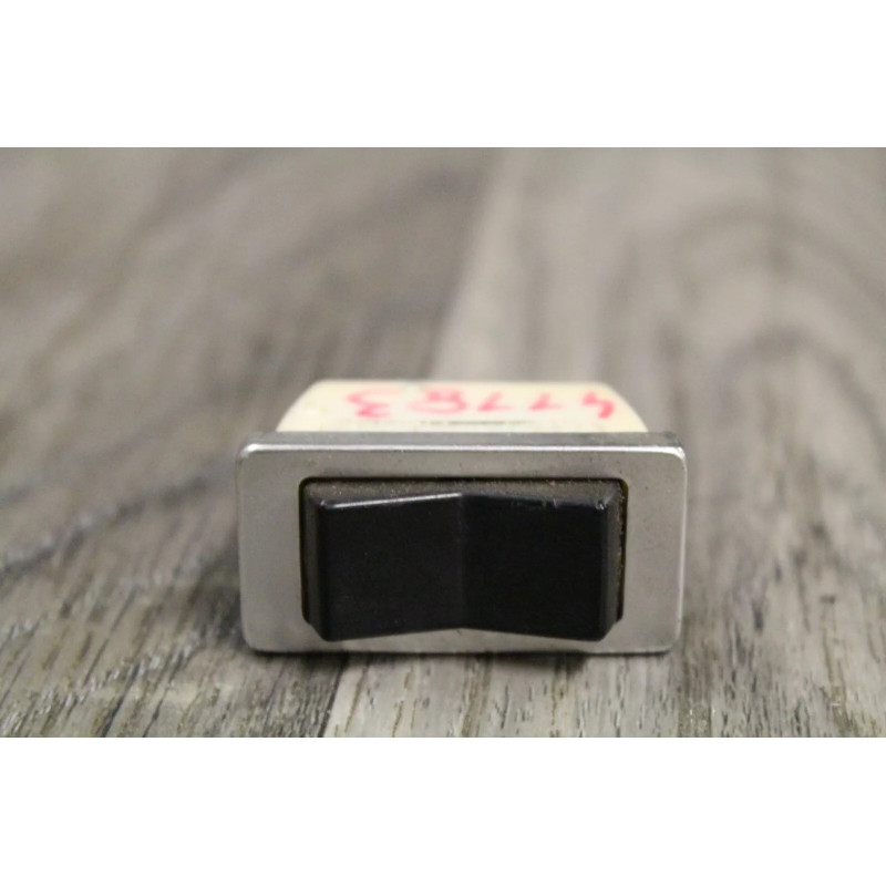 bouton RENAULT R16 TL 5P bouton RENAULT R16 TL 5P