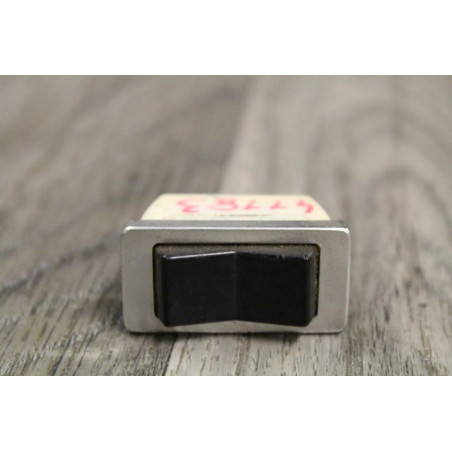 bouton RENAULT R16 TL 5P