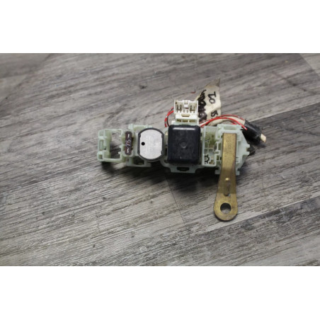 boite a fusible relais TOYOTA COROLLA 90987-04002