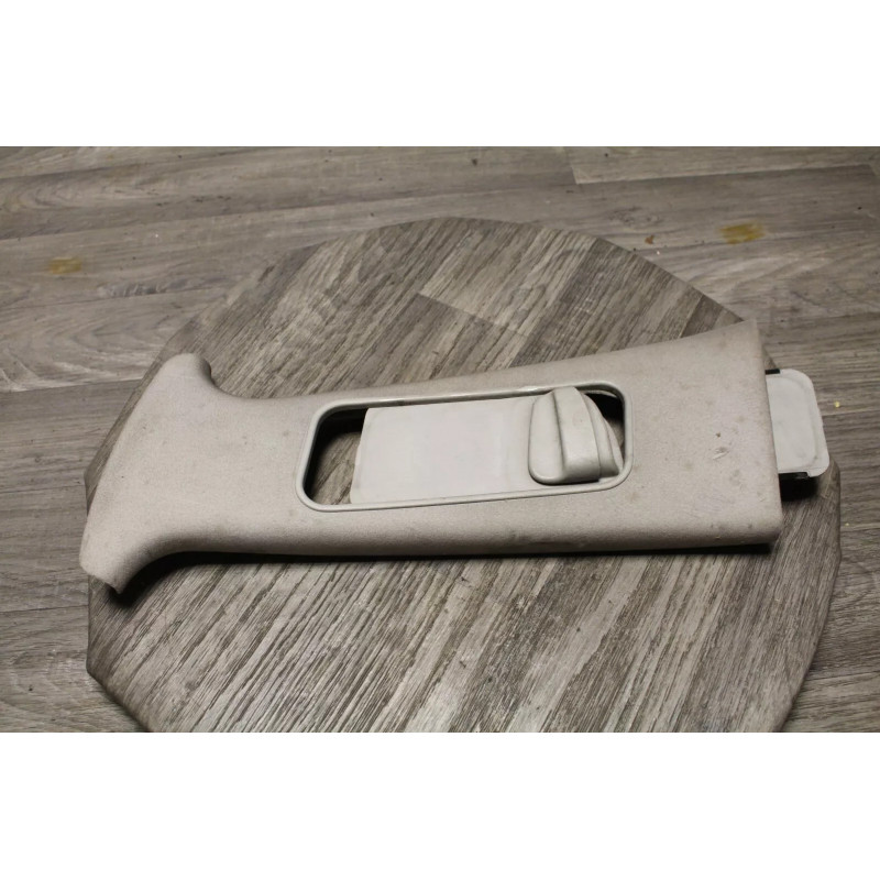 cache plastic montant milieu gauche vw volkswagen passat 3B0867243