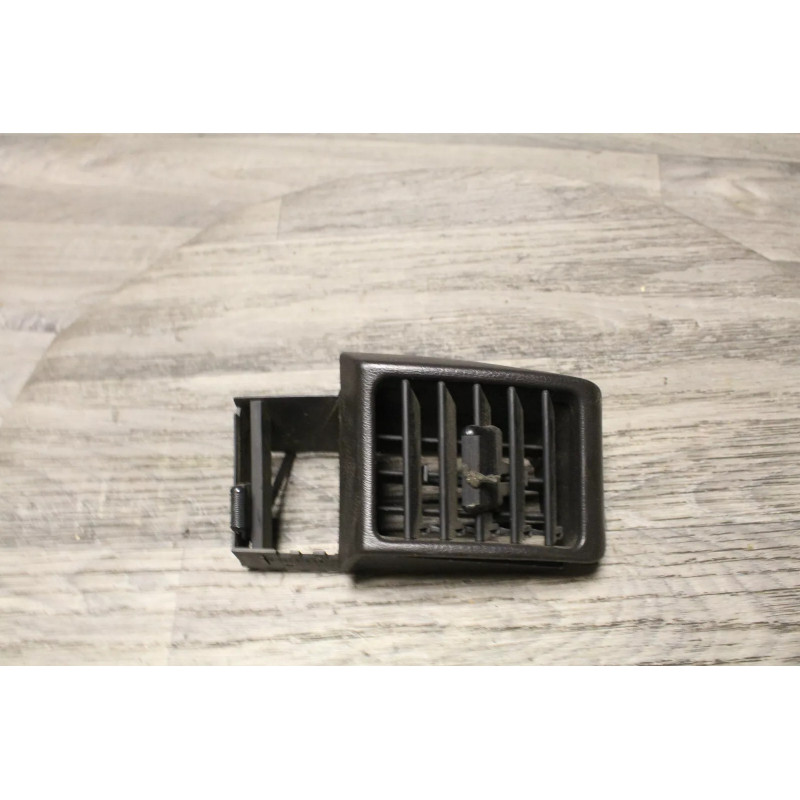 grille de ventillation gauche PORSCHE 944 94457225100 grille de ventillation gauche PORSCHE 944 94457225100
