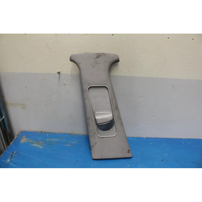 cache plastic montant lateral milieu gauche vw volkswagen passat 3B0867243