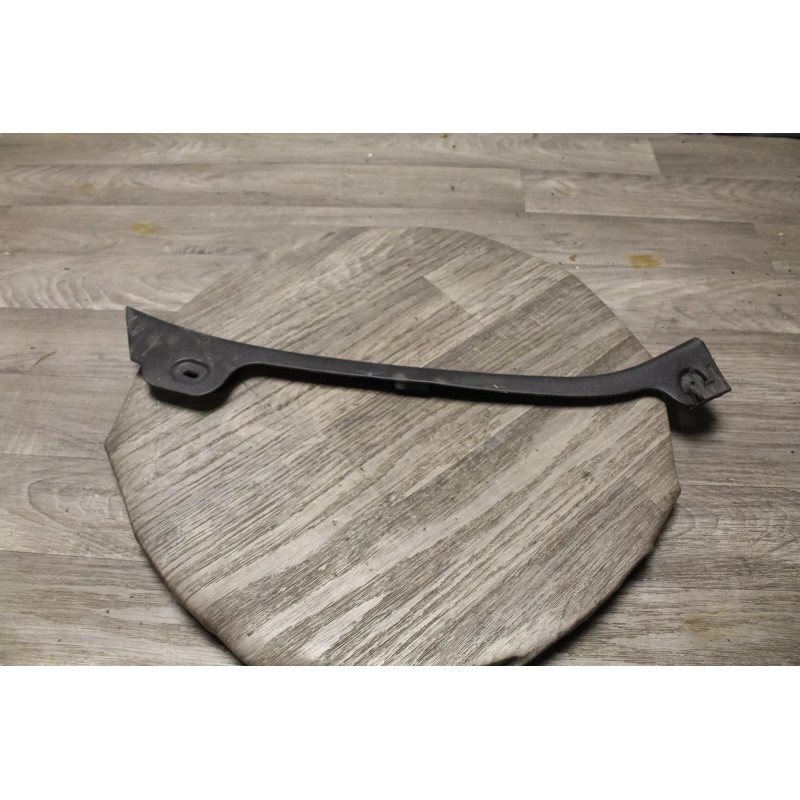 plastic habillage interieur droit volkswagen PASSAT 2000 3B0867768