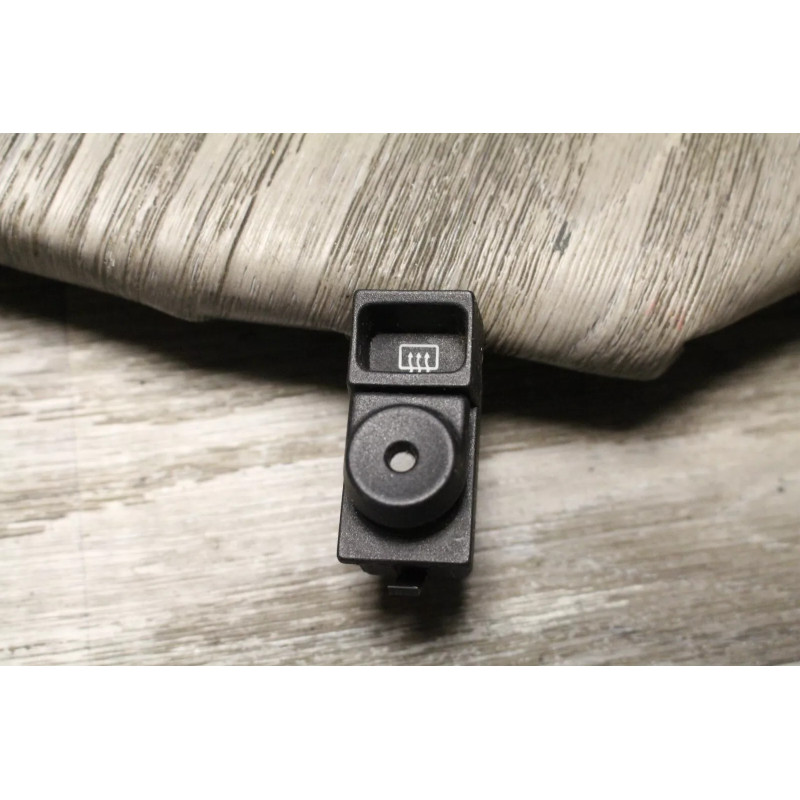 bouton degivrage FORD SIERRA 87BG18C621BA bouton degivrage FORD SIERRA 87BG18C621BA