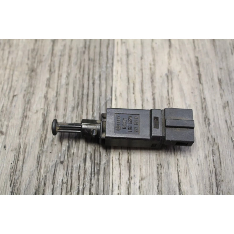 contacteur pedale embrayage AUDI A3 1H0927189 D contacteur pedale embrayage AUDI A3 1H0927189 D