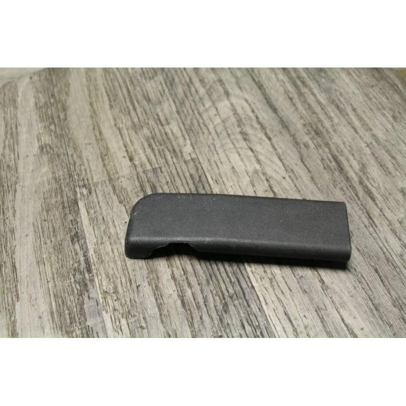 cache plastic habillage siege MAZDA RX8 1517052 cache plastic habillage siege MAZDA RX8 1517052