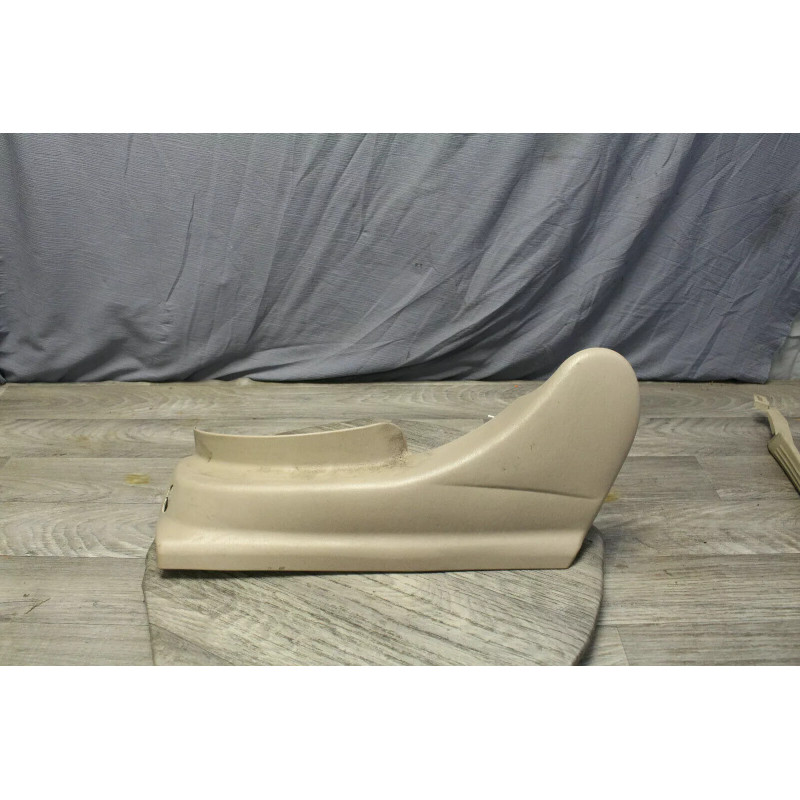 cache plastic interieur avant gauche divers FORD FOCUS cache plastic interieur avant gauche divers FORD FOCUS