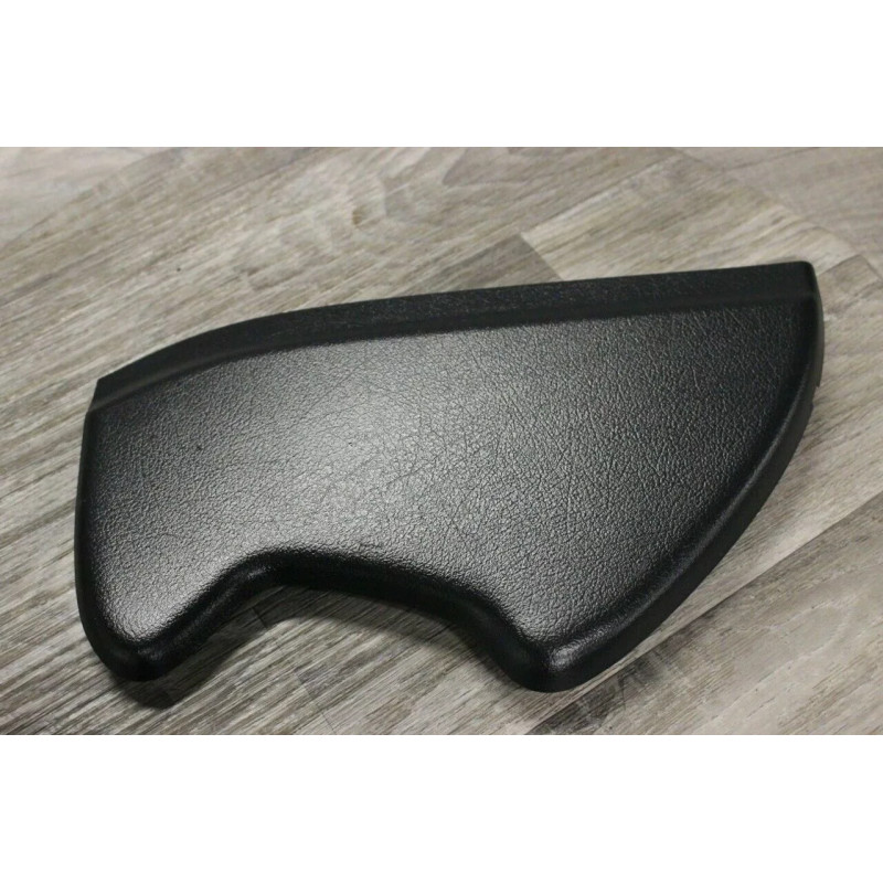 cache plastic lateral droit tableau de bord AUDI A4 2000 8D0857086 cache plastic lateral droit tableau de bord AUDI A4 2000 8D0857086