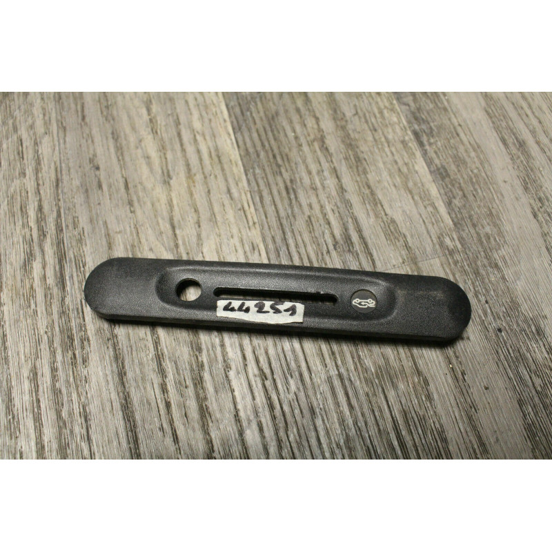 cache plastic commande chauffage OPEL CORSA C 1700 DI 2001 3P 90386803 cache plastic commande chauffage OPEL CORSA C 1700 DI 2001 3P 90386803