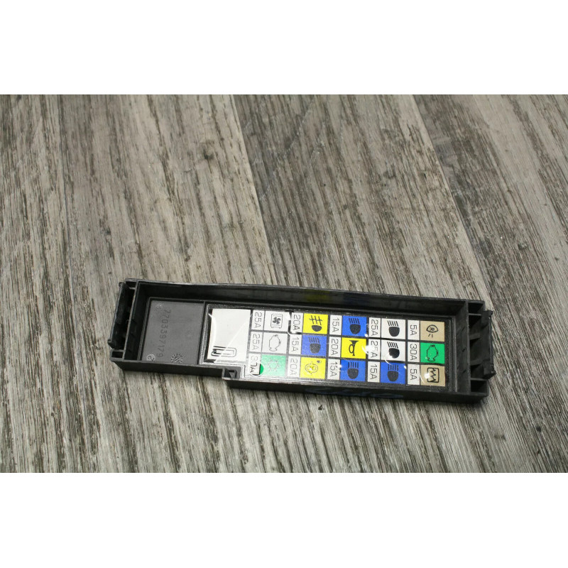 cache plastic boite fusible RENAULT CLIO 1 7703397179 cache plastic boite fusible RENAULT CLIO 1 7703397179
