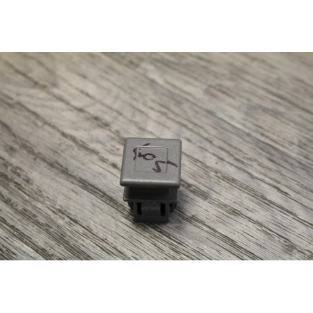 faux bouton PEUGEOT 405