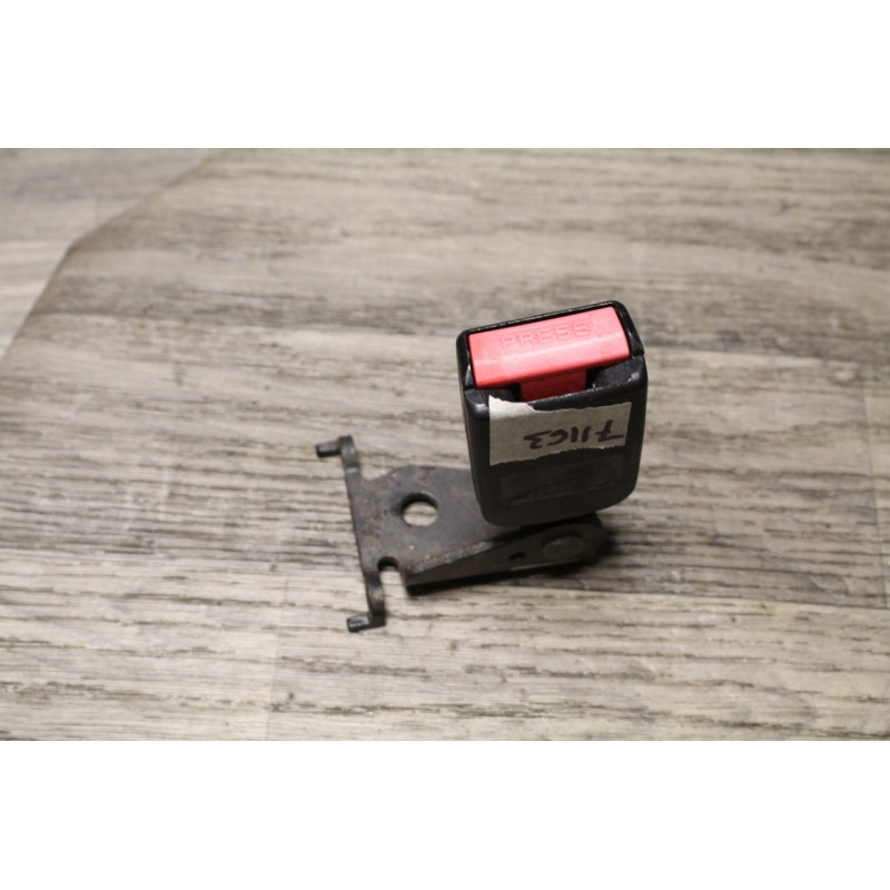 pedoncule gache ceinture arriere gauche RENAULT MEGANE 2 8200116465 pedoncule gache ceinture arriere gauche RENAULT MEGANE 2 8200116465
