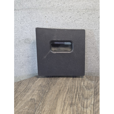 trappe boite a fusible tableau de bord nissan qashqai 68964jd90a