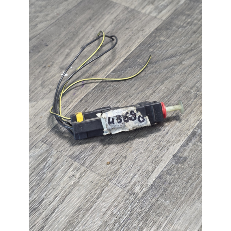 contacteur pedale de frein opel corsa c 90460325 contacteur pedale de frein opel corsa c 90460325
