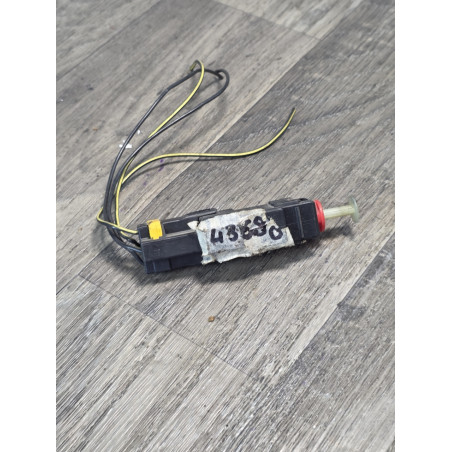 contacteur pedale de frein opel corsa c 90460325