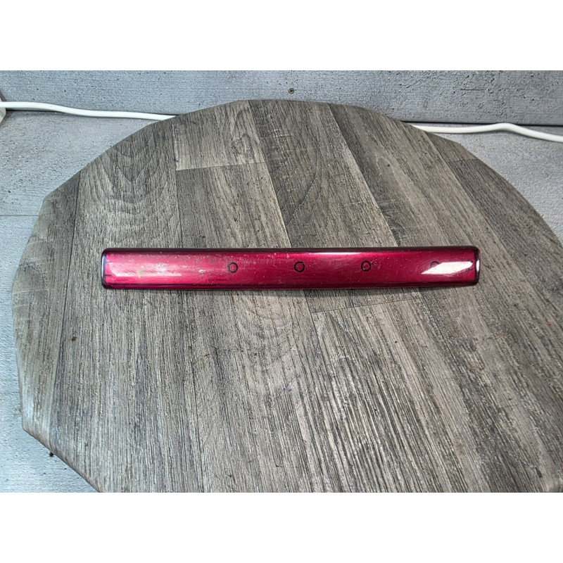 cache plastic rouge transparent cache plastic rouge transparent