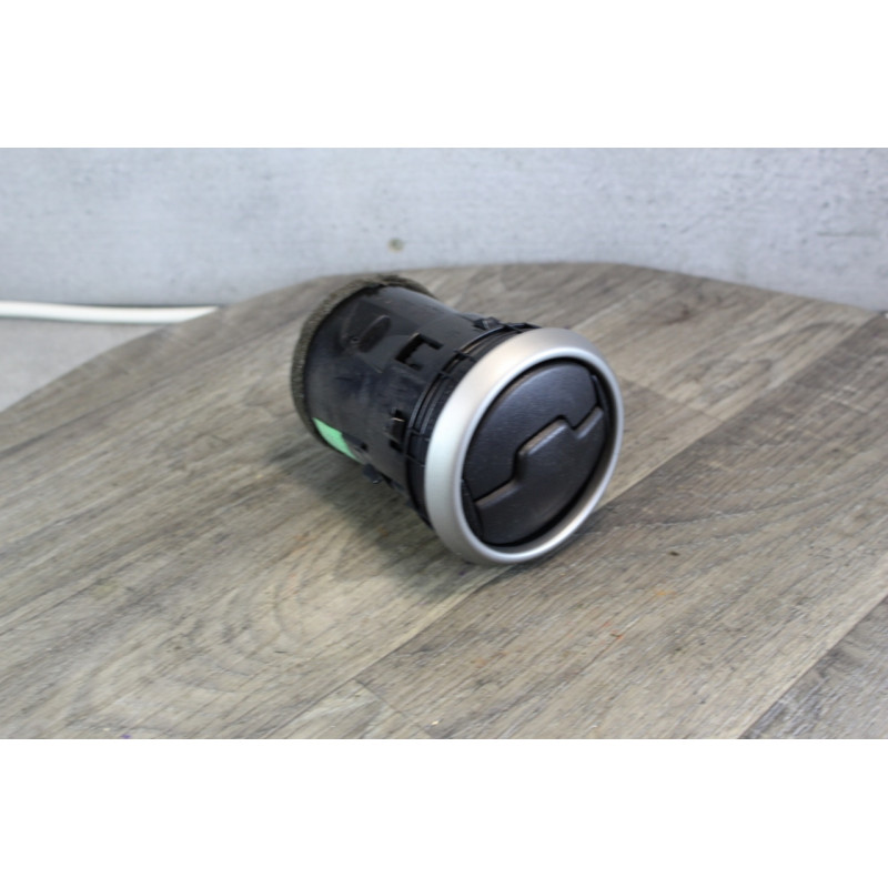 prille buse de ventilation aeration tableau de bord nissan qashqai 68760jd10a prille buse de ventilation aeration tableau de bord nissan qashqai 68760jd10a