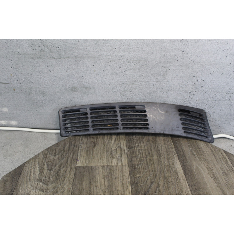 grille de pare brise avant droit bmw e30 1904572 grille de pare brise avant droit bmw e30 1904572