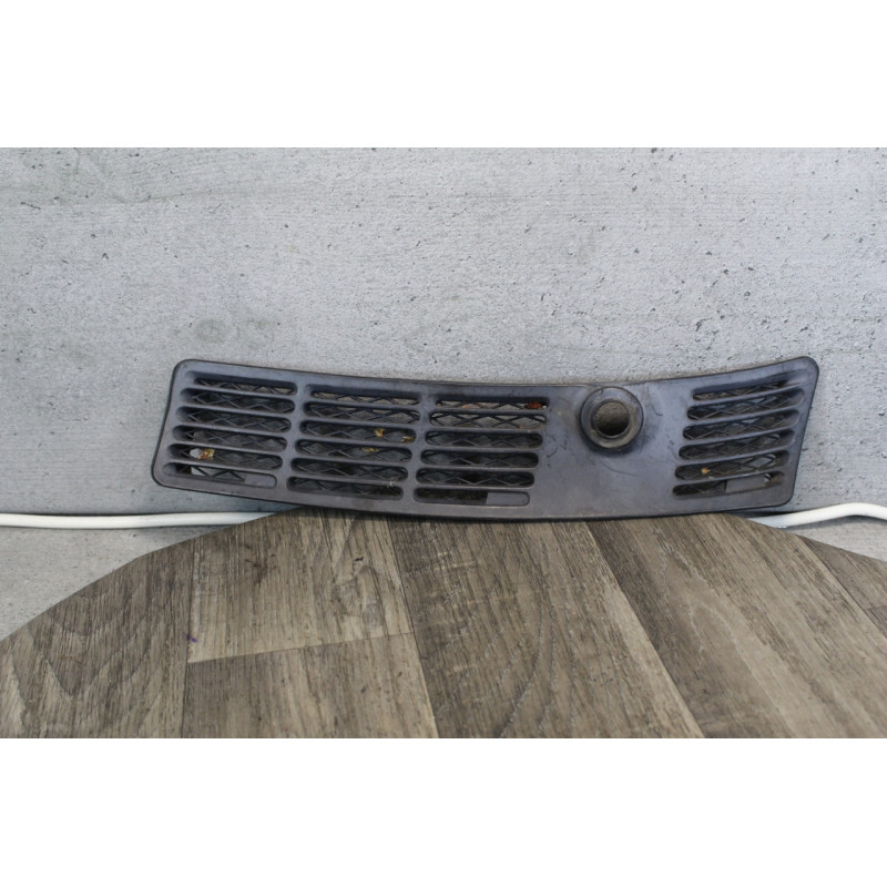 grille de pare brise avant gauche bmw e30 1904571 grille de pare brise avant gauche bmw e30 1904571
