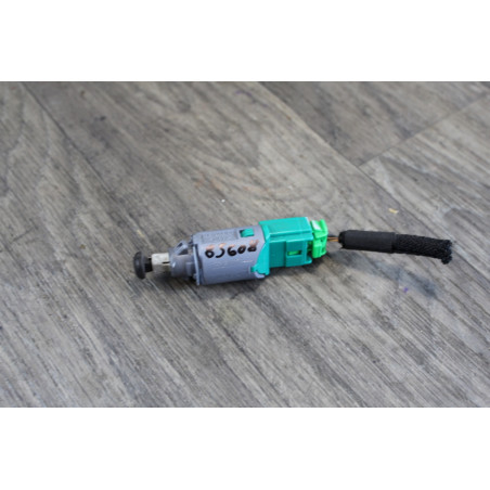 contacteur fin de course pedale embrayage renault grand scenic 3 253250007r