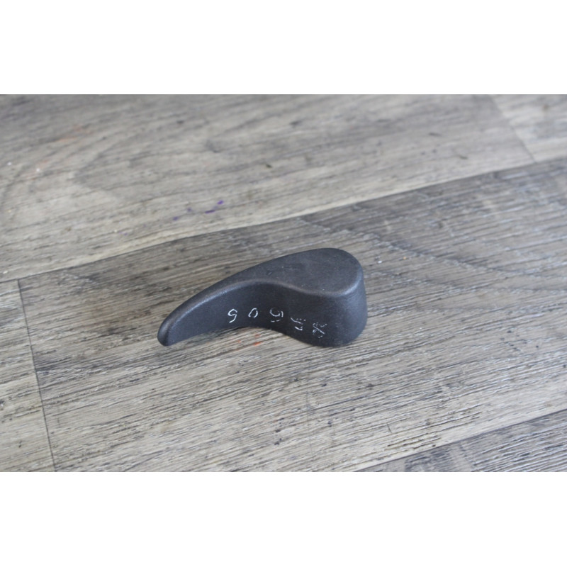 poignee plastic ouverture de capot moteur renault grand scenic 3 poignee plastic ouverture de capot moteur renault grand scenic 3