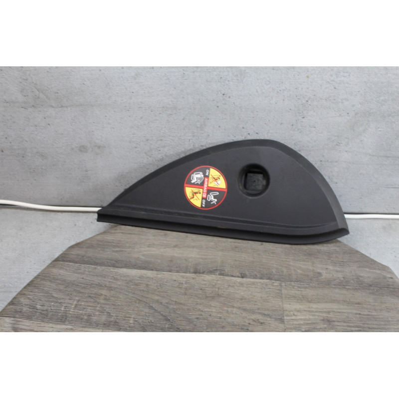 cache plastic lateral habillage tableau de bord renault laguna 3 689200001r cache plastic lateral habillage tableau de bord renault laguna 3 689200001r