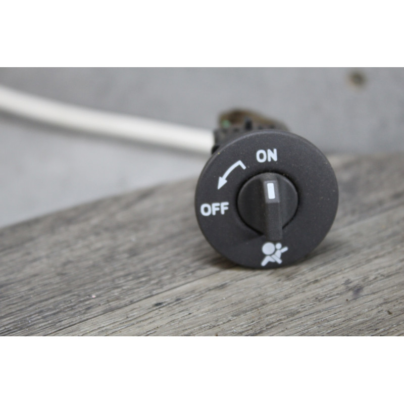 bouton commande airbag passager RENAULT laguna 3 8200169859 bouton commande airbag passager RENAULT laguna 3 8200169859