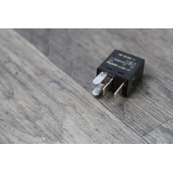 relais 4 broches 12v volvo mb953382