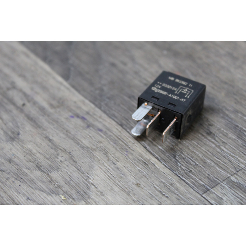 relais 4 broches 12v volvo mb953382 relais 4 broches 12v volvo mb953382