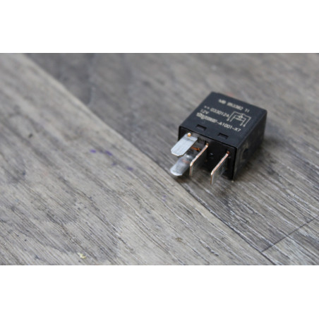 relais 4 broches 12v volvo mb953382