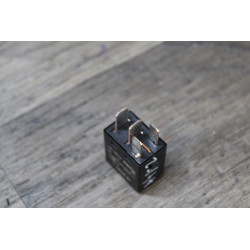 relais 4 broches 12v volvo mb953382