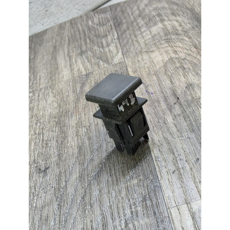 faux bouton PEUGEOT 405