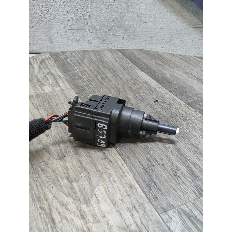 contacteur de feu stop seat ibiza 6Q0945511