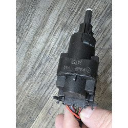 contacteur de feu stop seat ibiza 6Q0945511