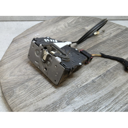 gache de porte avant droit fiat grande punto 51905681