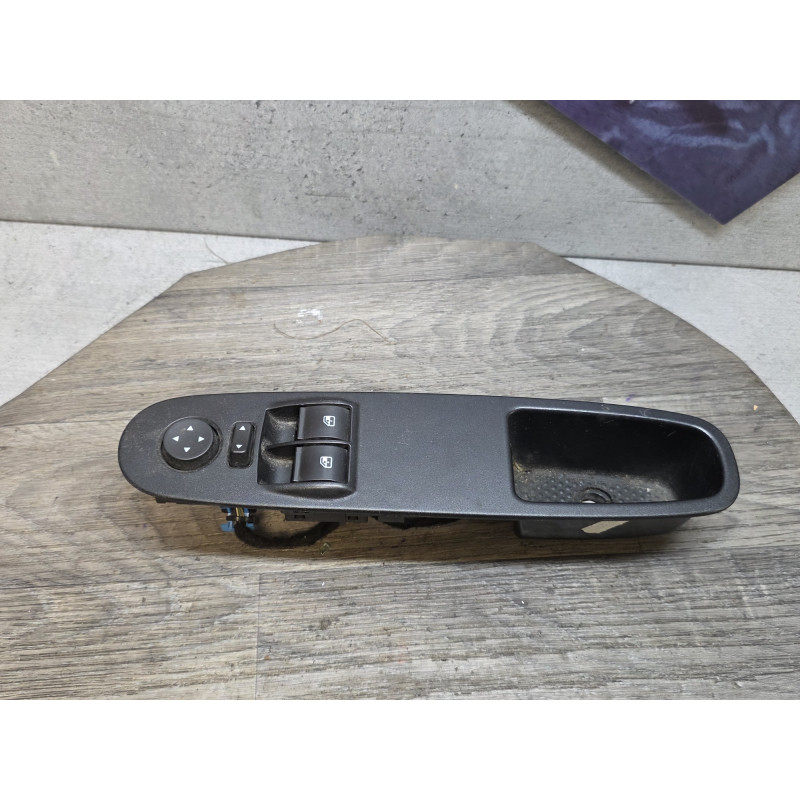 bouton commande leve vitre et reglage retroviseur exterieur fiat grande punto 735500050