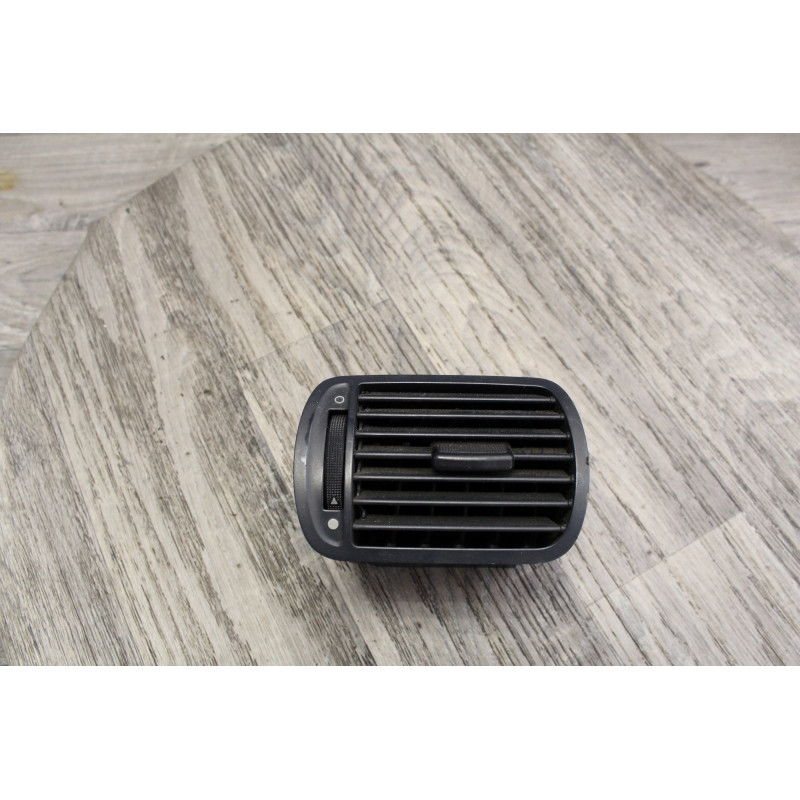 grille de ventilation aeration lateral audi a3 8l0820901