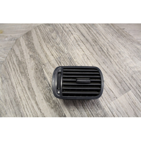 grille de ventilation aeration lateral audi a3 8l0820901