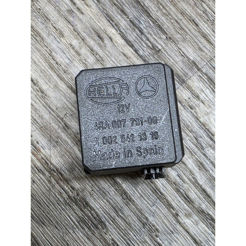 relais 4 broches 12V mercedes 0025421319 4ra007791-00