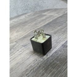 relais nagares 5 broches renault 7700810928