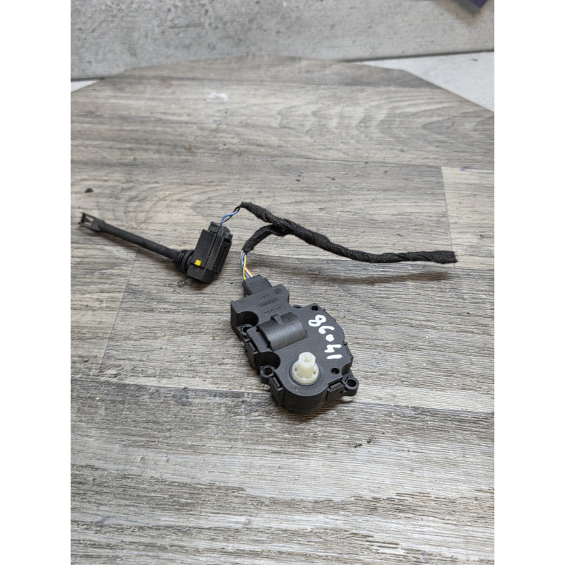 moteur commande de volet de ventilaiton citroen C4 grand picasso a21200600 efb350