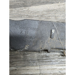 plastic support aile avant droit citroen C4 grand picasso 9656670980