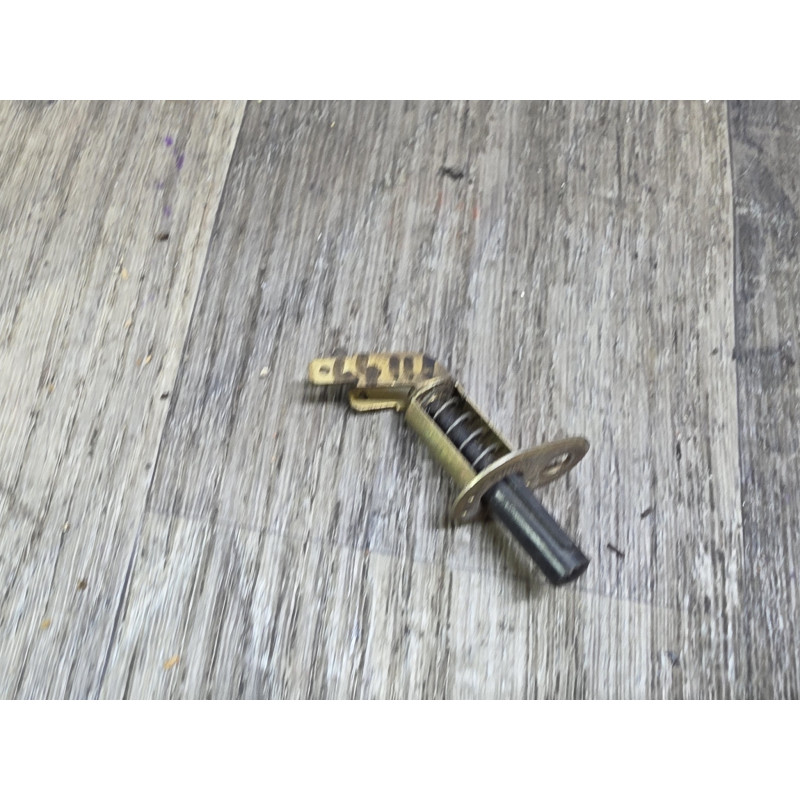 contacteur de frein a main peugeot 205