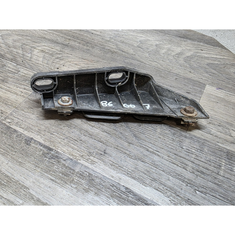 support plastic de parechoc avant droit citroen C4 grand picasso