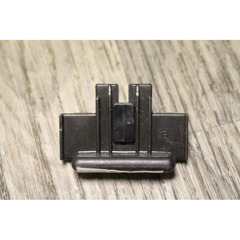 fermoir fermeture boite a fusible peugeot 205 309