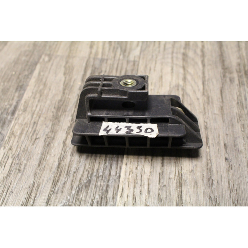 plastic patte de fixation arriere siege renault laguna 1