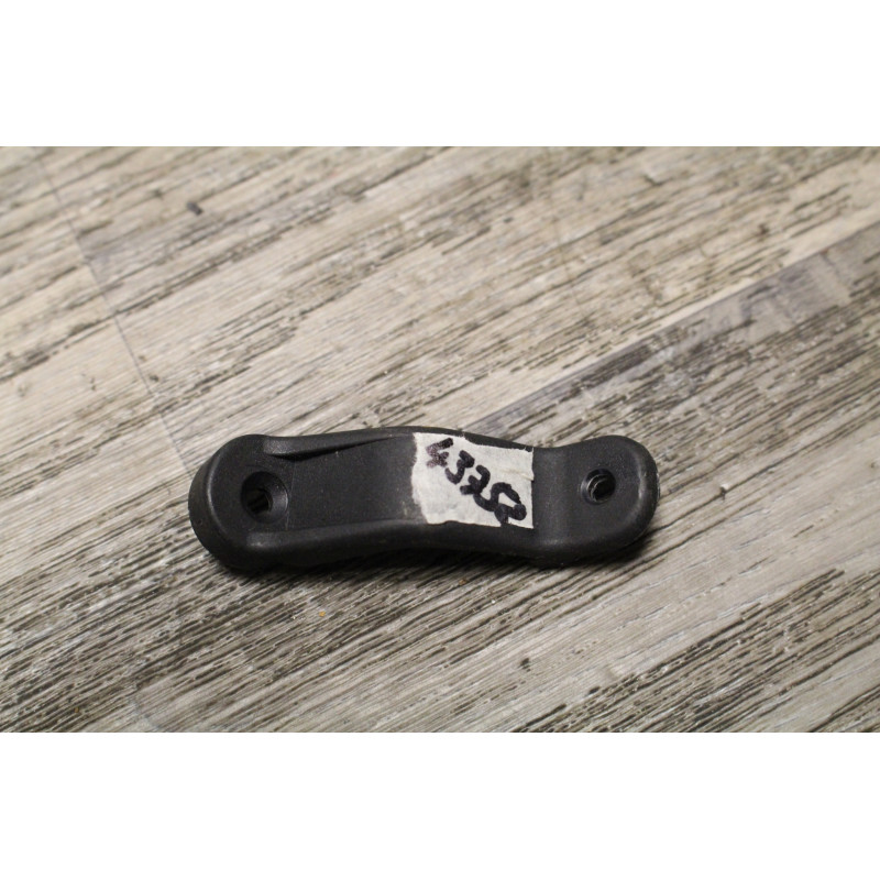 patte de fixation de vitre arriere peugeot 306 p306 9612452080