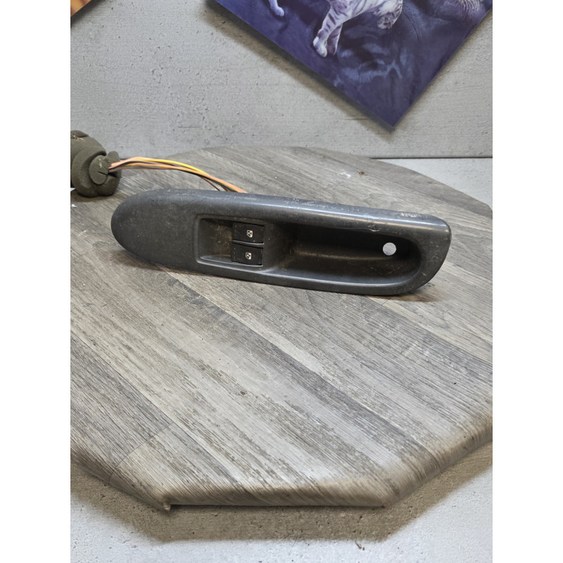 bouton leve vitre  cache  plastic support RENAULT CLIO 8200084003