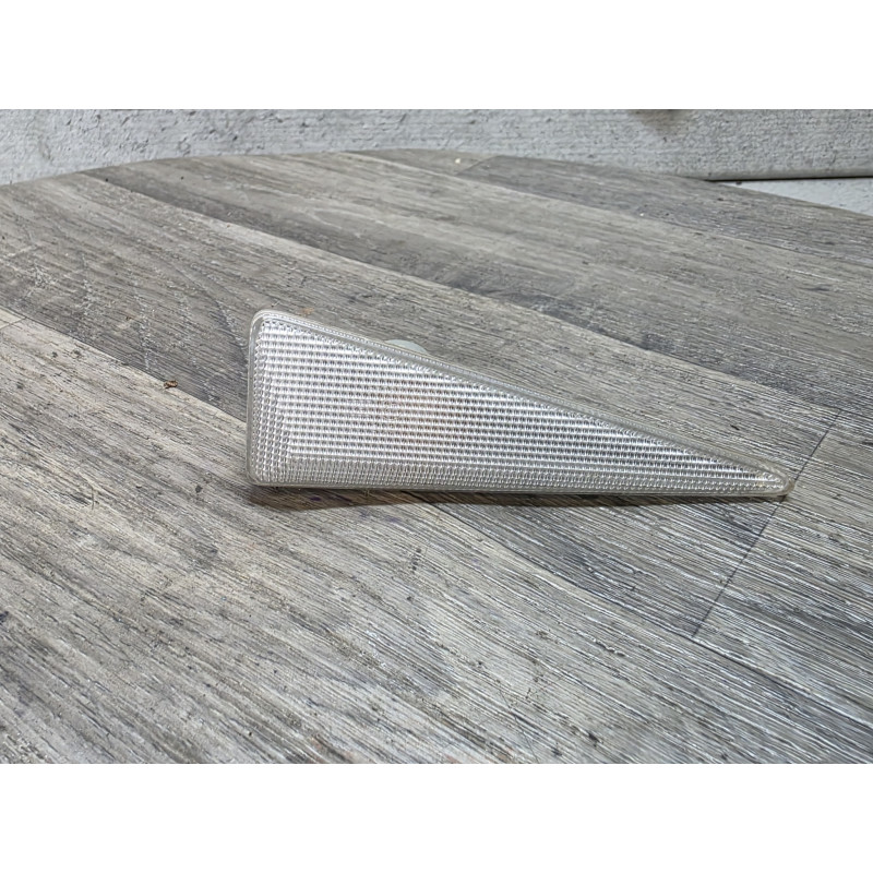 repetiteur aile clignotant gauche RENAULT 8200833416