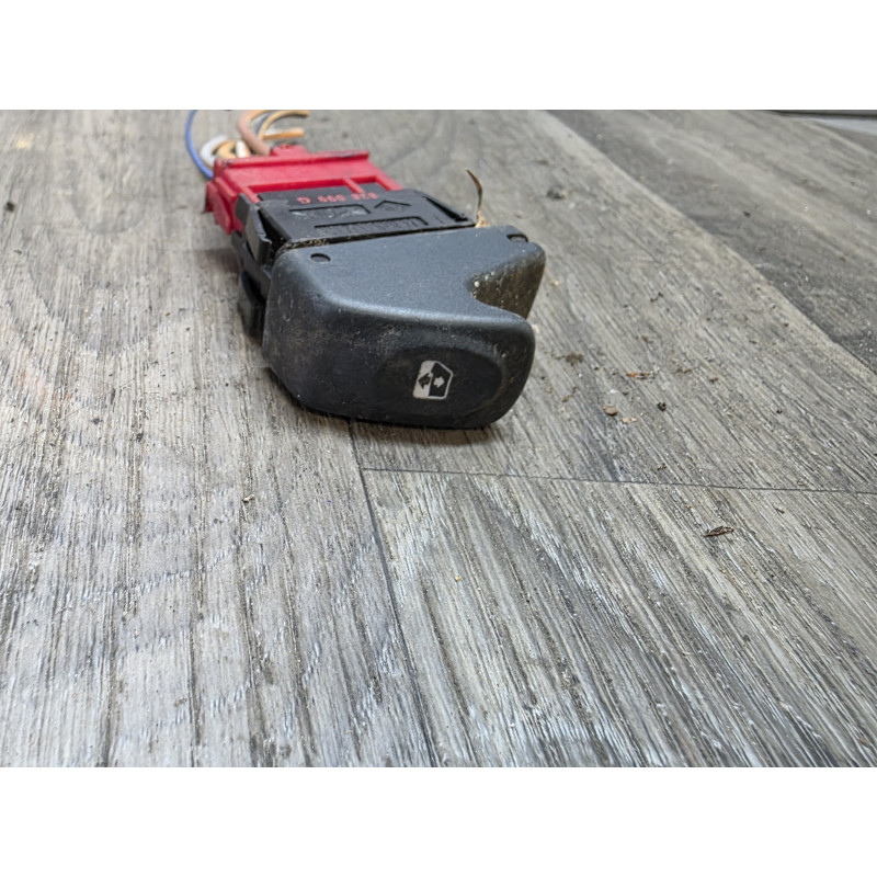 bouton leve vitre avec prise rouge RENAULT 838099g